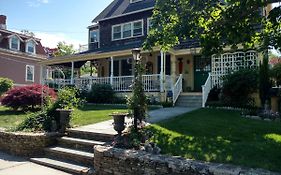 Armistead Cottage Bed And Breakfast 3*